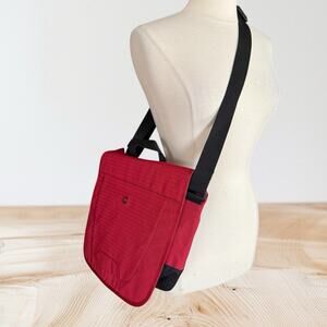 Victorinox Swiss Army Messenger Courier Laptop Bag w Shoulder Strap Red 11x13”